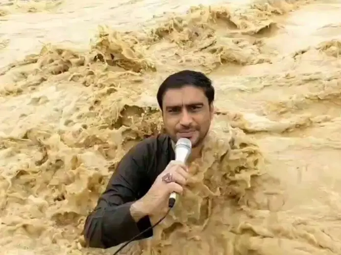 #Video: Reportero pakistani casi se inunda para cubrir reportaje