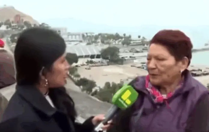 Abuela lleva a su nieto a conocer un tsunami durante alerta en Perú
