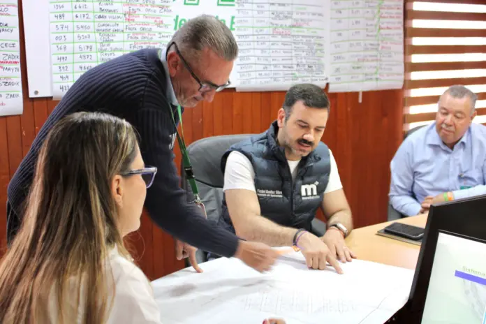 Yankel Benítez y vecinos de Ríos Mexicanos