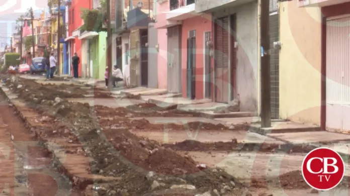 Continúan cierres viales