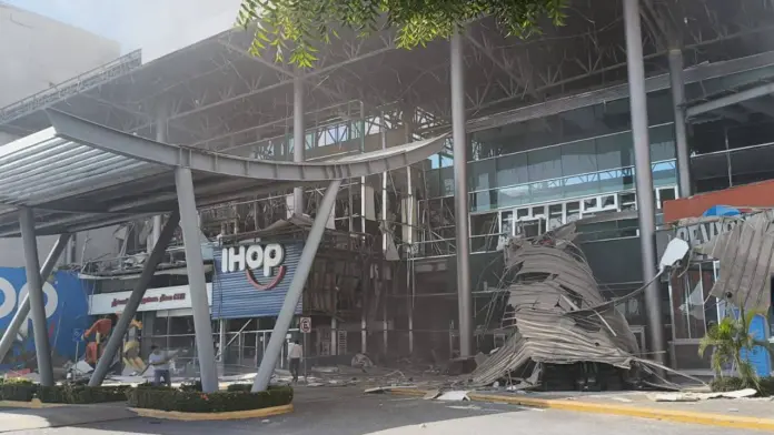 Explosion en plaza comercial de Tabasco deja al menos 14 heridos