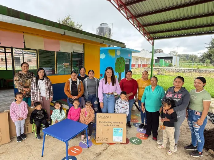 Mónica Valdez impulsa la educación en Zacapu