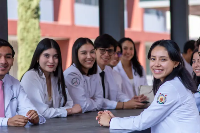 91 por ciento de egresados de Medicina de la UMSNH acreditan examen EGEL
