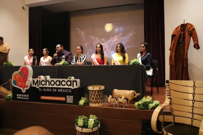La presidenta municipal Fanny Pichardo encabezó la rueda de prensa donde se presentaron los detalles de la Expoferia Octubrina 2025