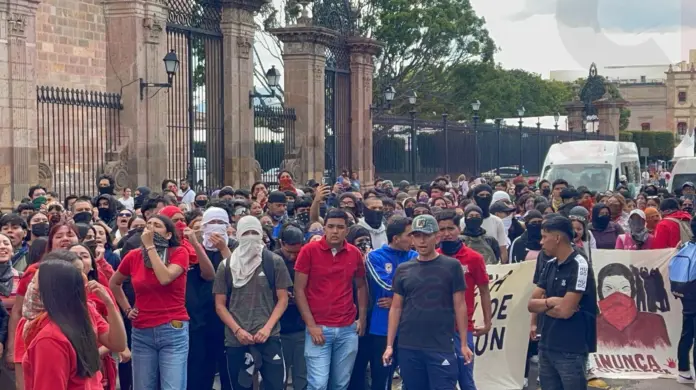 Normalistas desquician este día el centro histórico de la ciudad