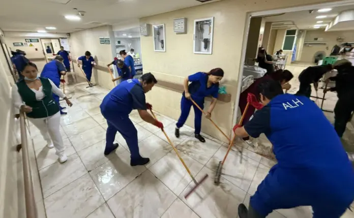 #Video: IMSS de Los Reyes La Paz se inunda por fuertes lluvias