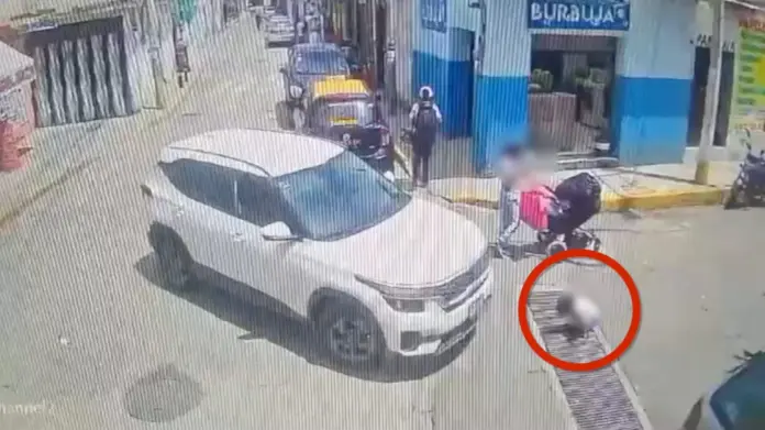 #Video fuerte: Menor es atropellado mientras jugaba; su madre estaba viendo el celular