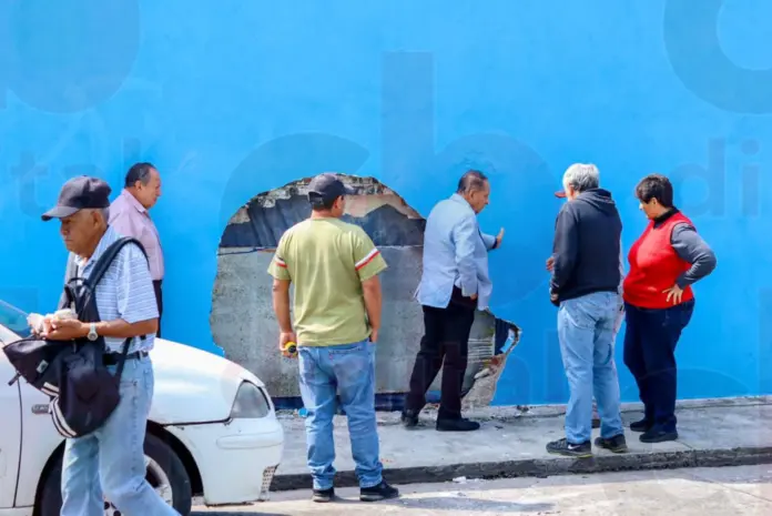 Personas afectadas tras choque ayer en la calle Lago de Tequesquitengo exigen que se hagan responsable de los daños