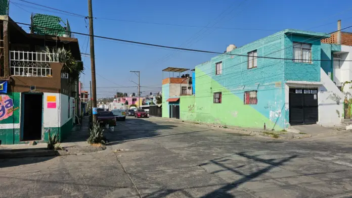 Vecinos de la López Mateos claman por solución al problema de agua potable