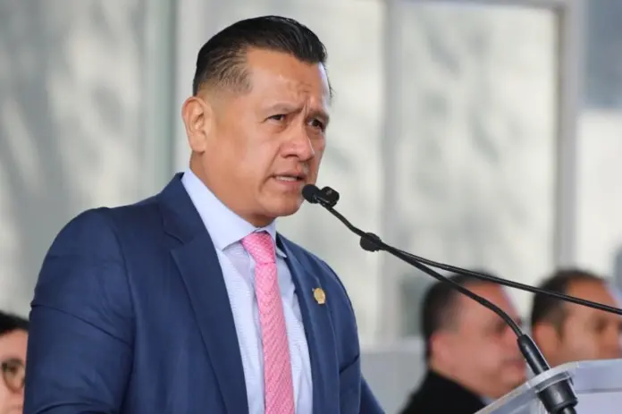 Carlos Torres Piña arrasa con las preferencias para el 2027