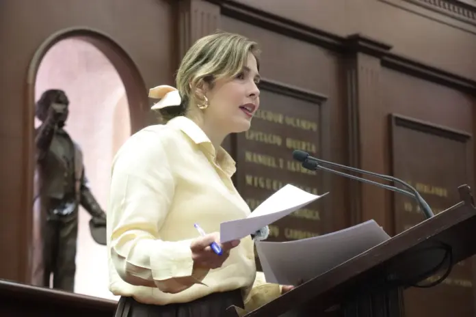 A propuesta de Brissa Arroyo se inscribirá en el Palacio Legislativo con letras doradas el nombre de Amalia Solórzano Bravo