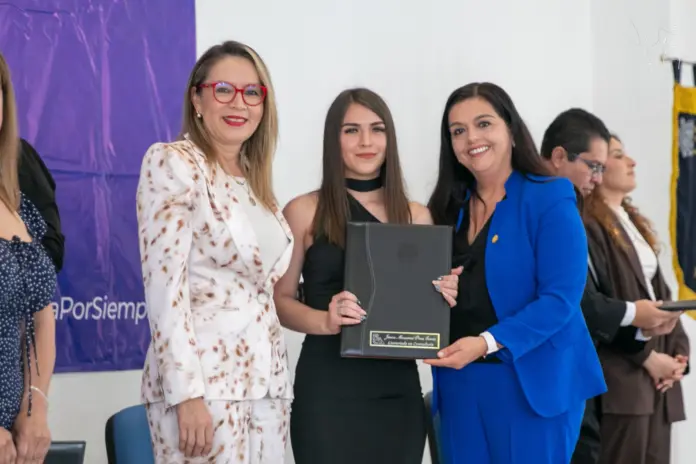 UMSNH entrega ciudadanos de bien, que ayudarán a construir un mejor país, afirma Yarabí Ávila