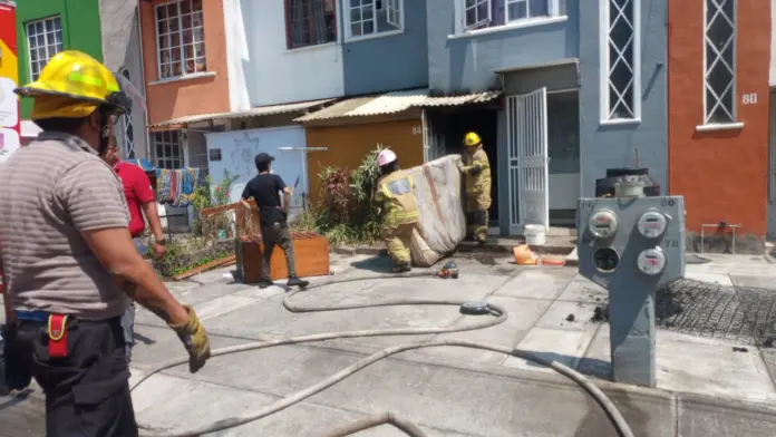 Se incendia casa en San José de la Mina, Uruapan