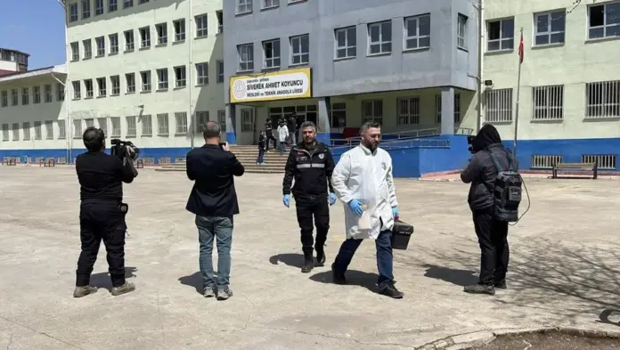 Alumno asesina a 4 personas en Turquia