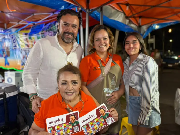 Conecta Gilberto Morelos con comerciantes y familias del tianguis nocturno