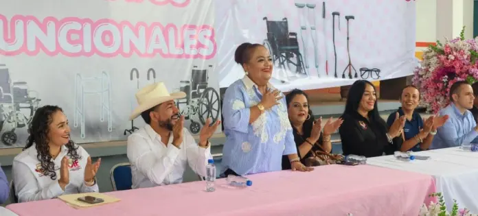 Humberto Jiménez entrega aparatos funcionales y optométricos a las familias de Los Reyes para mejorar su calidad de vida