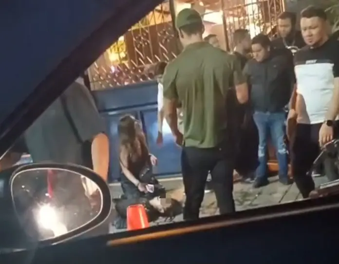 Balean a tres hombres afuera de un bar en Uruapan